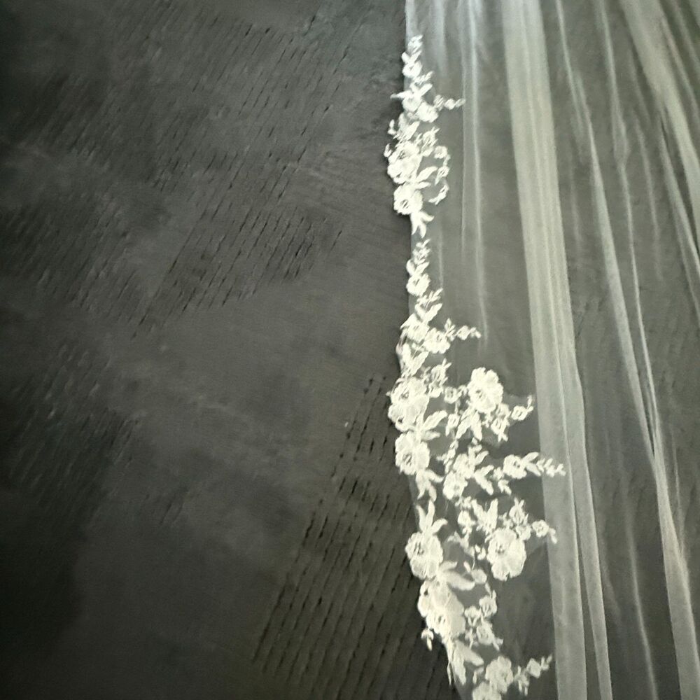 Stunning White Wedding Veil Beautiful Floral Details New - Picture 7 of 8